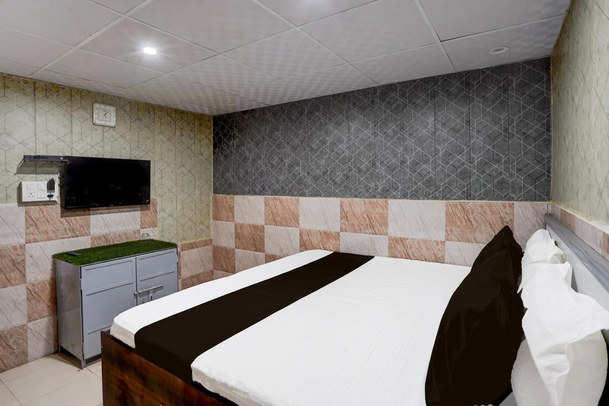 Hotel O Anant ガーズィヤーバード エクステリア 写真