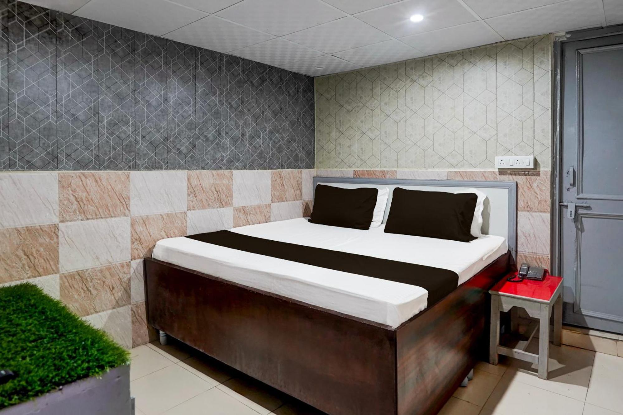 Hotel O Anant ガーズィヤーバード エクステリア 写真